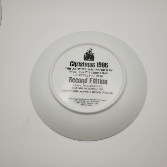 Disney Christmas Seasons Greetings 1986 Second Edition Collector Plate - Picture 5 of 6